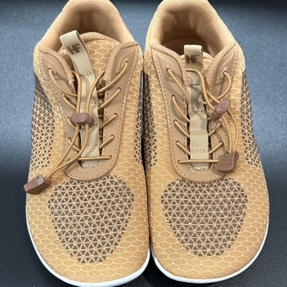 HF cloud Women's Athletic Shoes -  super lightweight Tan size 41